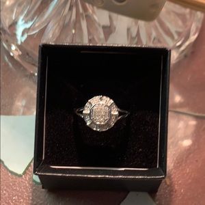 Diamond ring set in white gold size 7